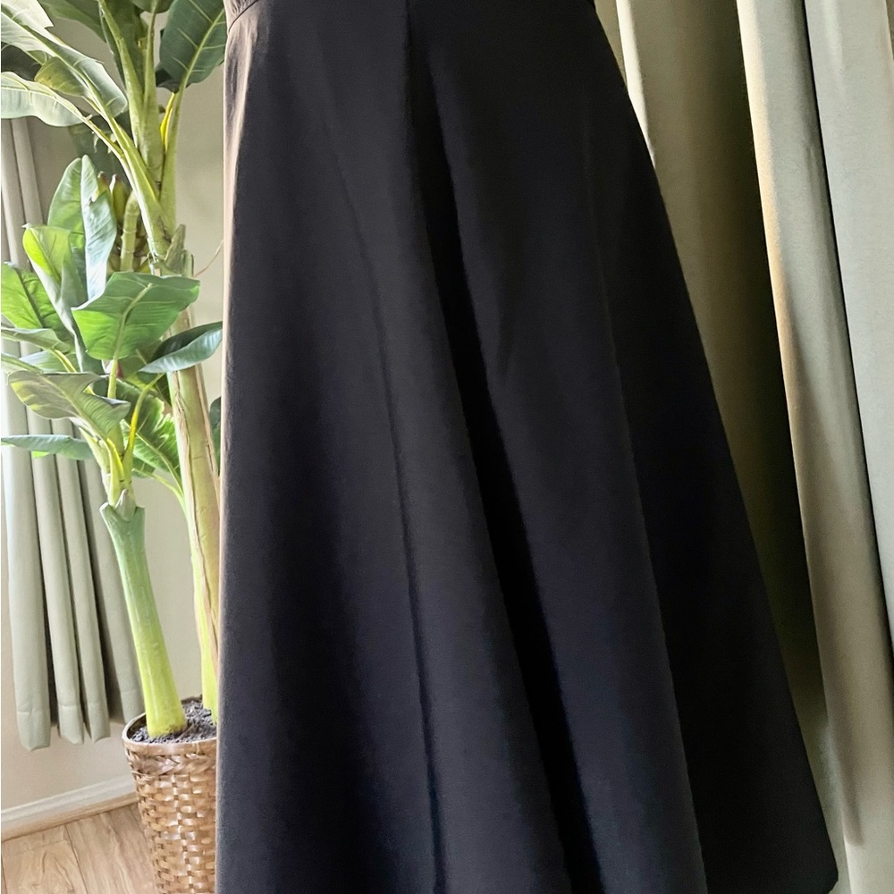A basic work skirt - Picture 2 of 4